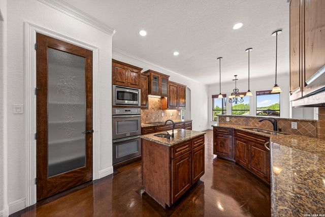 1001 Fm 471, Castroville, TX 78009