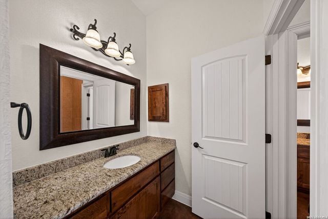 1001 Fm 471, Castroville, TX 78009