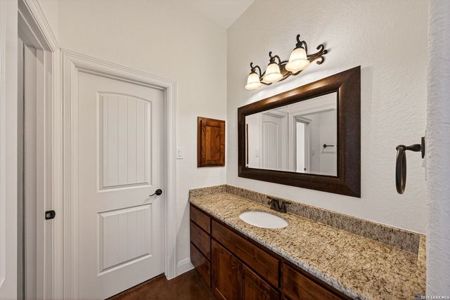 1001 Fm 471, Castroville, TX 78009