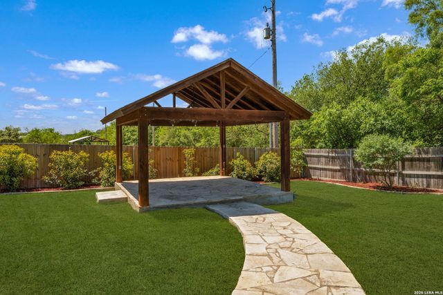 1001 Fm 471, Castroville, TX 78009