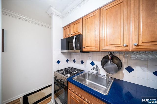 278 Monmouth Street 201, Jersey City, NJ 07302