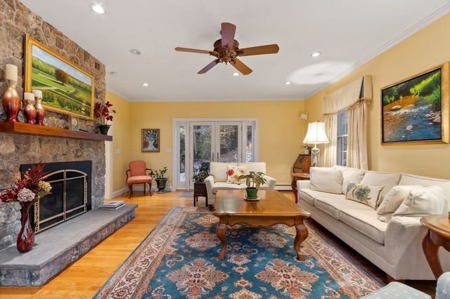 125 Chestnut St, Concord, MA 01742