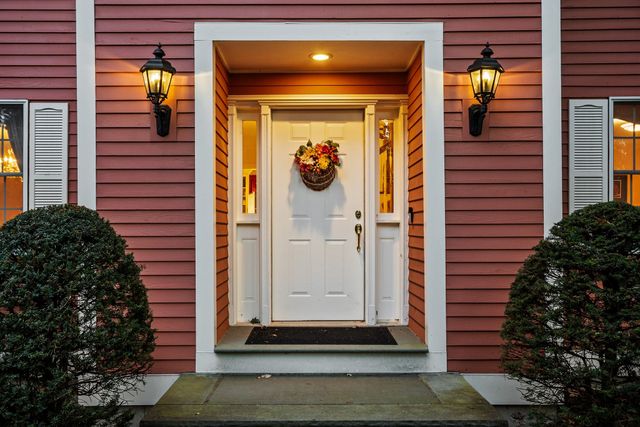 125 Chestnut St, Concord, MA 01742