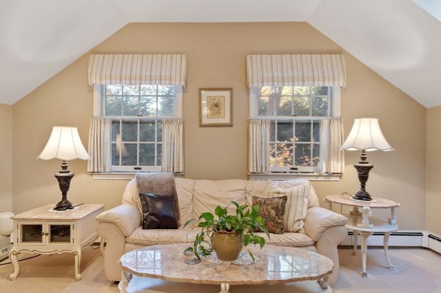 125 Chestnut St, Concord, MA 01742