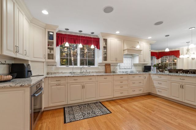 125 Chestnut St, Concord, MA 01742