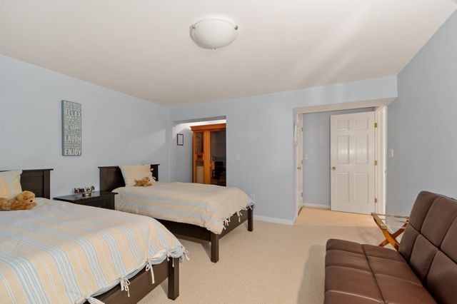 125 Chestnut St, Concord, MA 01742