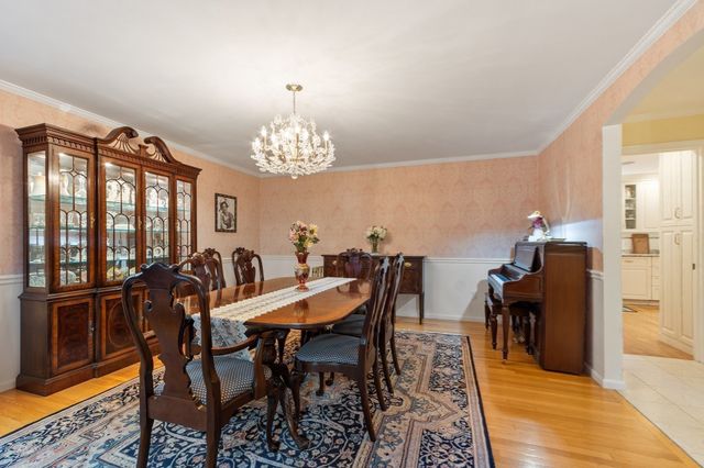125 Chestnut St, Concord, MA 01742