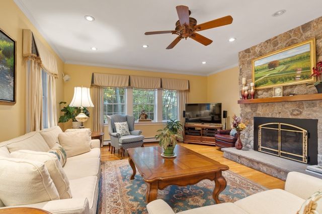 125 Chestnut St, Concord, MA 01742