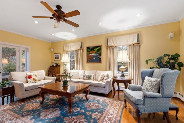 125 Chestnut St, Concord, MA 01742