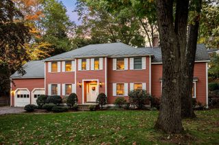 125 Chestnut St, Concord, MA 01742