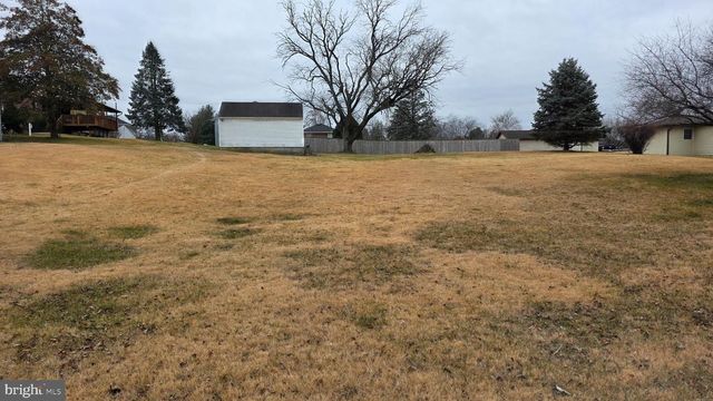 2075 WINDING RD., York, PA 17408