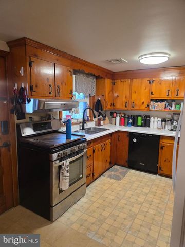 2075 WINDING RD., York, PA 17408