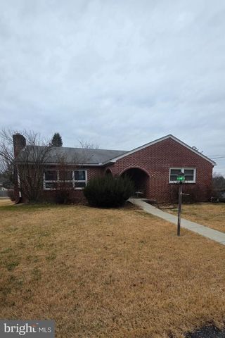 2075 WINDING RD., York, PA 17408