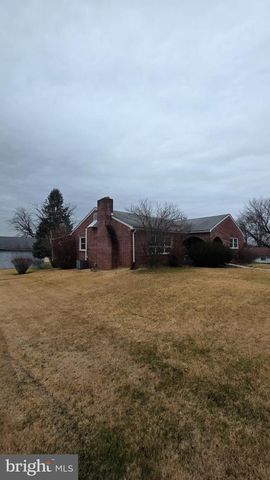2075 WINDING RD., York, PA 17408