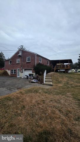 2075 WINDING RD., York, PA 17408