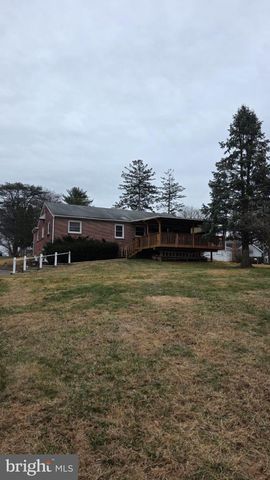 2075 WINDING RD., York, PA 17408