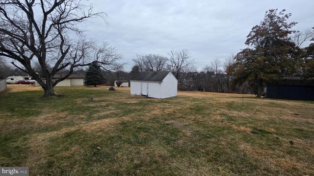 2075 WINDING RD., York, PA 17408