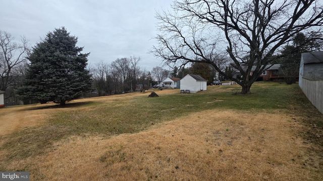 2075 WINDING RD., York, PA 17408