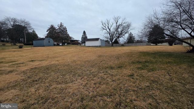 2075 WINDING RD., York, PA 17408