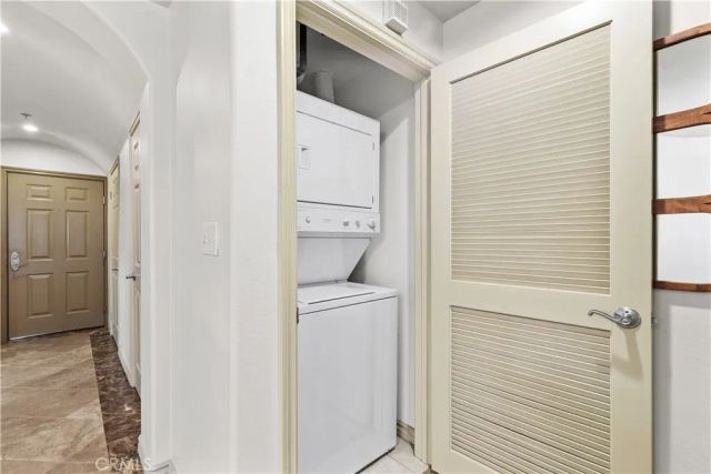 10715 Camarillo Street 203, North Hollywood, CA 91602