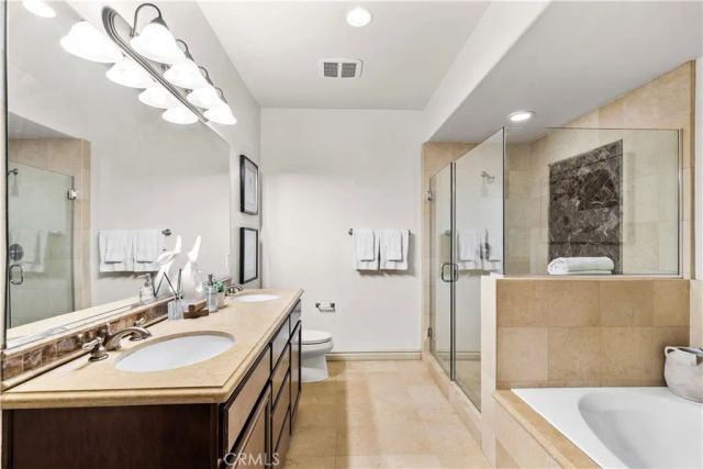 10715 Camarillo Street 203, North Hollywood, CA 91602