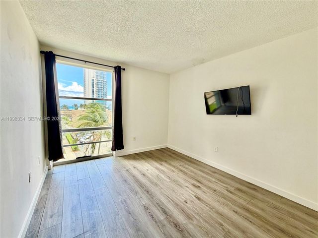 17560 Atlantic Blvd 404, Sunny Isles Beach, FL 33160