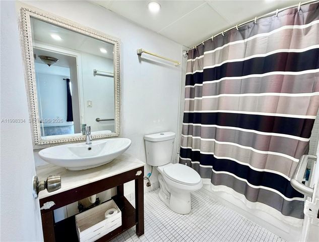 17560 Atlantic Blvd 404, Sunny Isles Beach, FL 33160