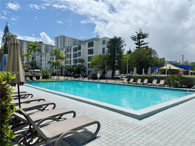 17560 Atlantic Blvd 404, Sunny Isles Beach, FL 33160