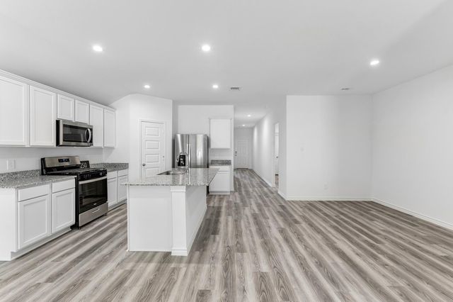 415 China Grove, China, TX 77613