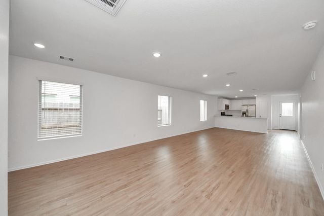 9014 Estes Lakes Drive, Baytown, TX 77521