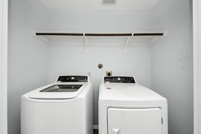 9014 Estes Lakes Drive, Baytown, TX 77521