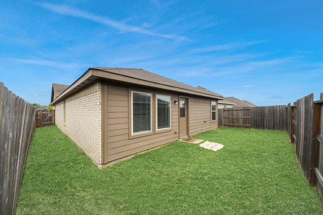 9014 Estes Lakes Drive, Baytown, TX 77521