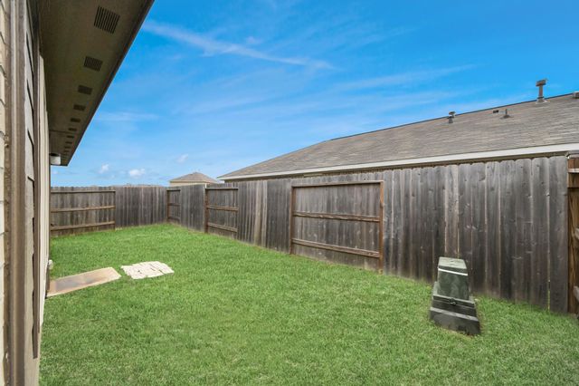 9014 Estes Lakes Drive, Baytown, TX 77521