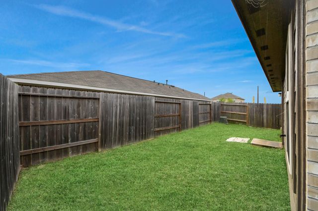 9014 Estes Lakes Drive, Baytown, TX 77521