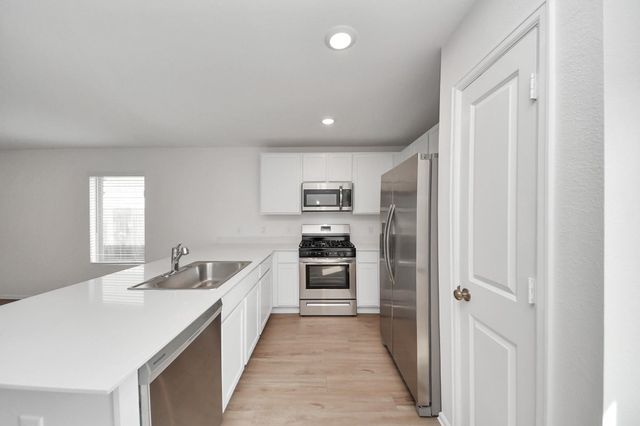 9014 Estes Lakes Drive, Baytown, TX 77521