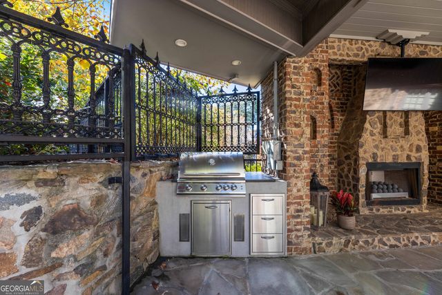 2000 Poplar Drive, Columbus, GA 31906