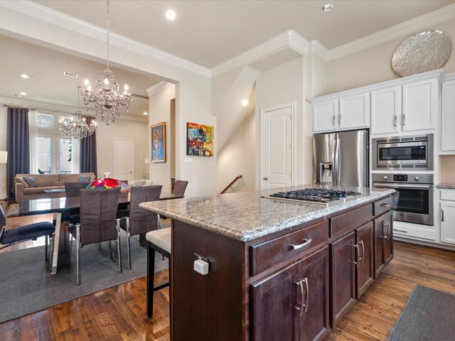 249 E 27th Street, Houston, TX 77008