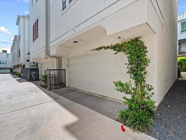 249 E 27th Street, Houston, TX 77008