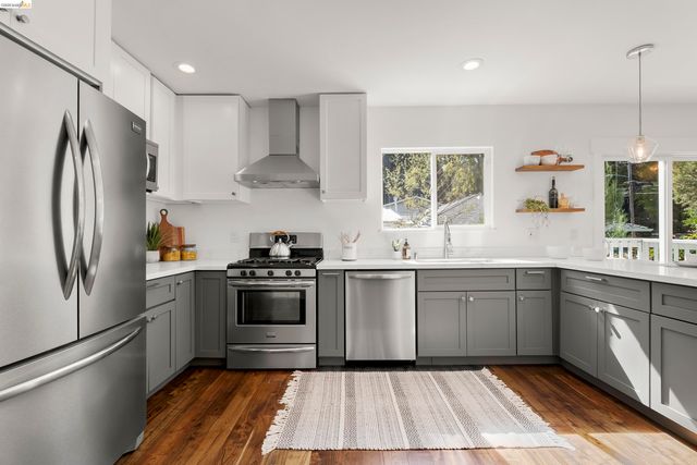 3920 Edgemoor Pl, Oakland, CA 94605