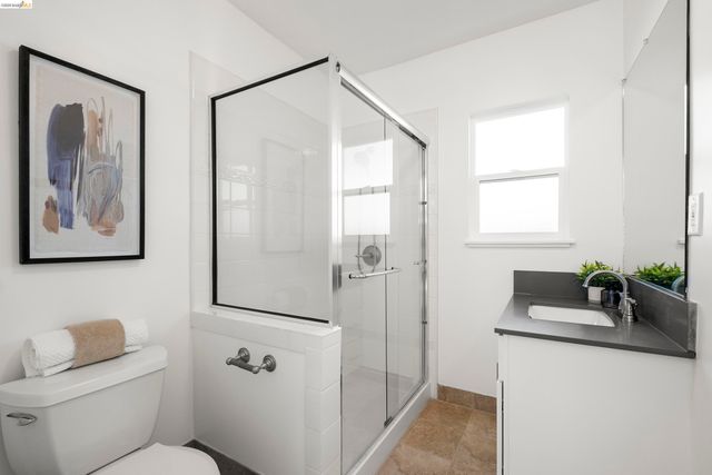 3920 Edgemoor Pl, Oakland, CA 94605