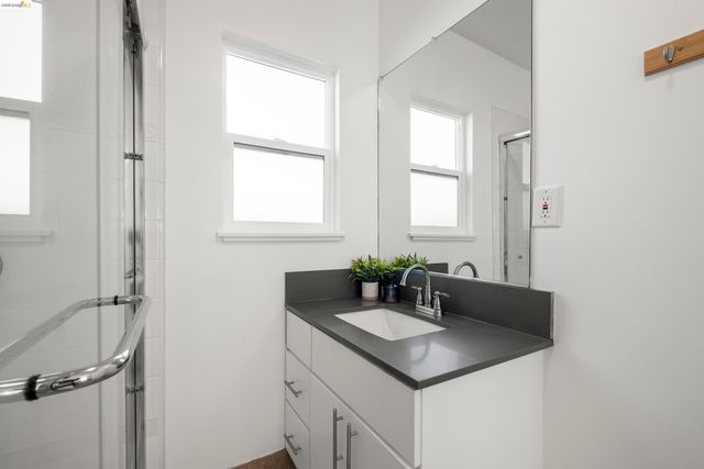 3920 Edgemoor Pl, Oakland, CA 94605