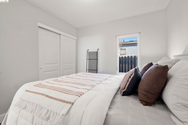 3920 Edgemoor Pl, Oakland, CA 94605