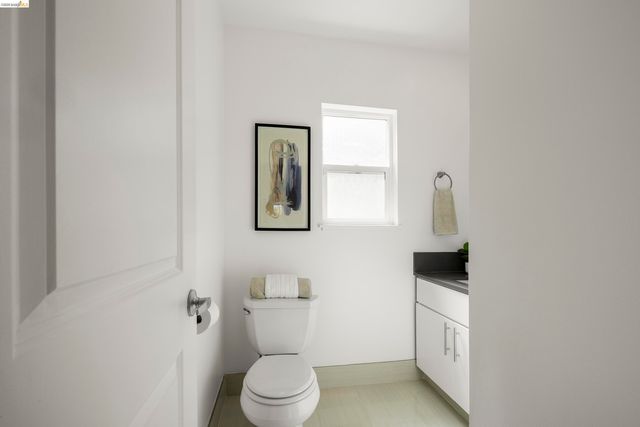 3920 Edgemoor Pl, Oakland, CA 94605