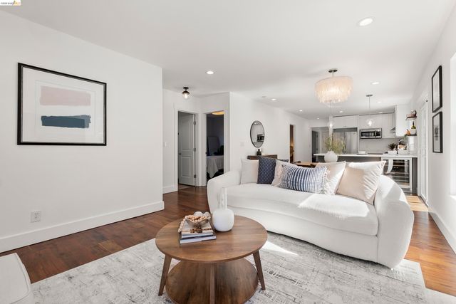 3920 Edgemoor Pl, Oakland, CA 94605