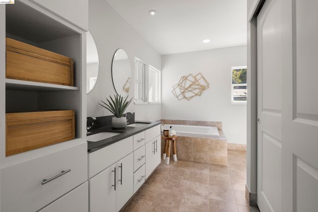 3920 Edgemoor Pl, Oakland, CA 94605