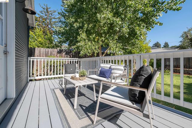 3920 Edgemoor Pl, Oakland, CA 94605