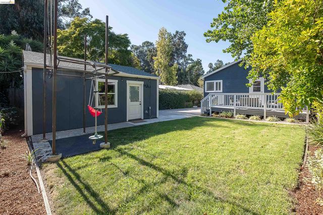 3920 Edgemoor Pl, Oakland, CA 94605