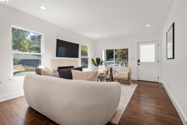 3920 Edgemoor Pl, Oakland, CA 94605