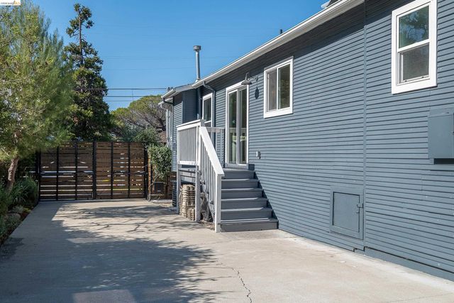 3920 Edgemoor Pl, Oakland, CA 94605