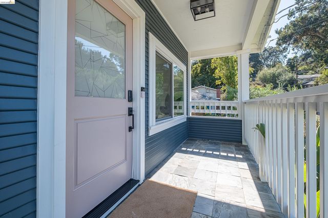 3920 Edgemoor Pl, Oakland, CA 94605